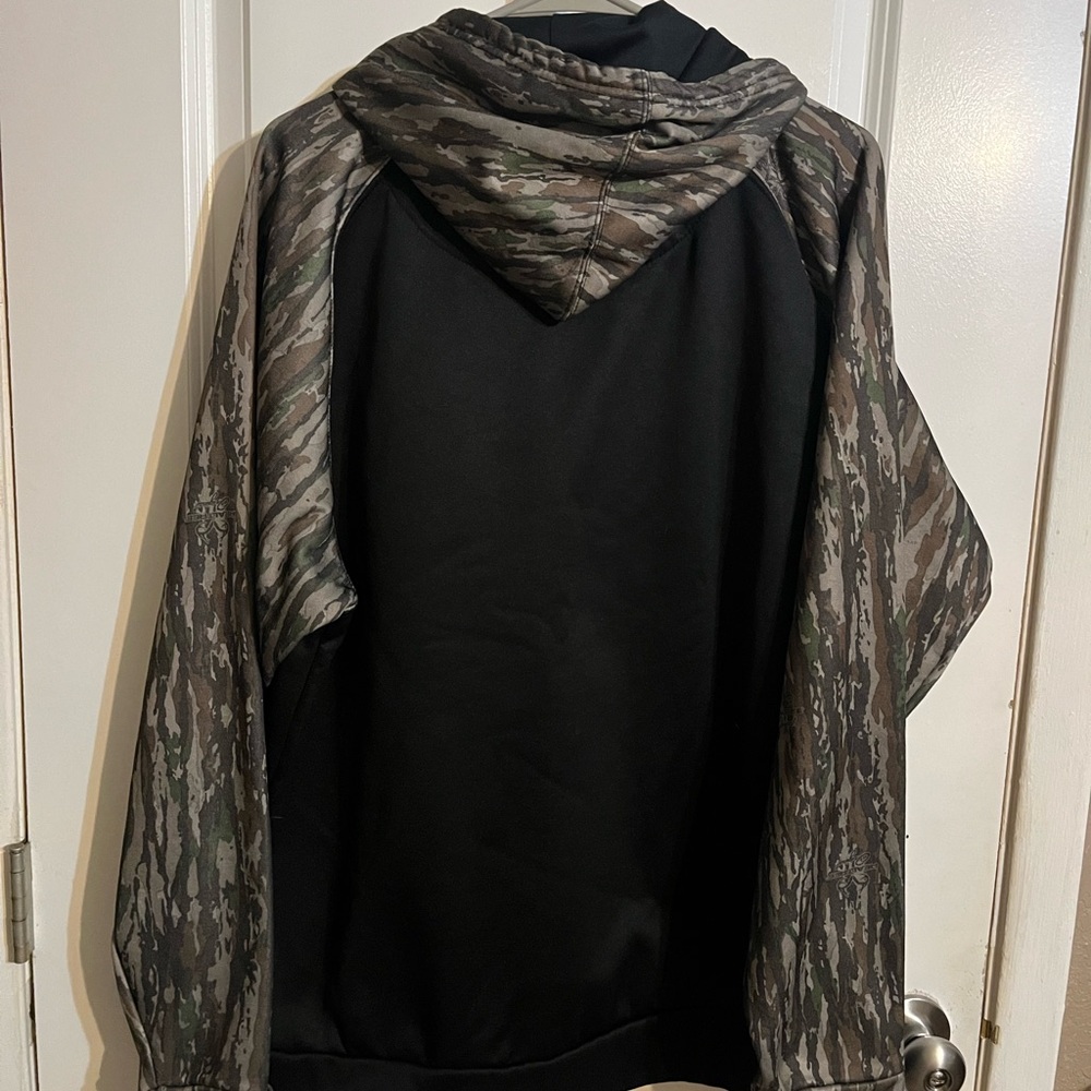 Realtree Men’s Hoodie - Picture 3 of 3